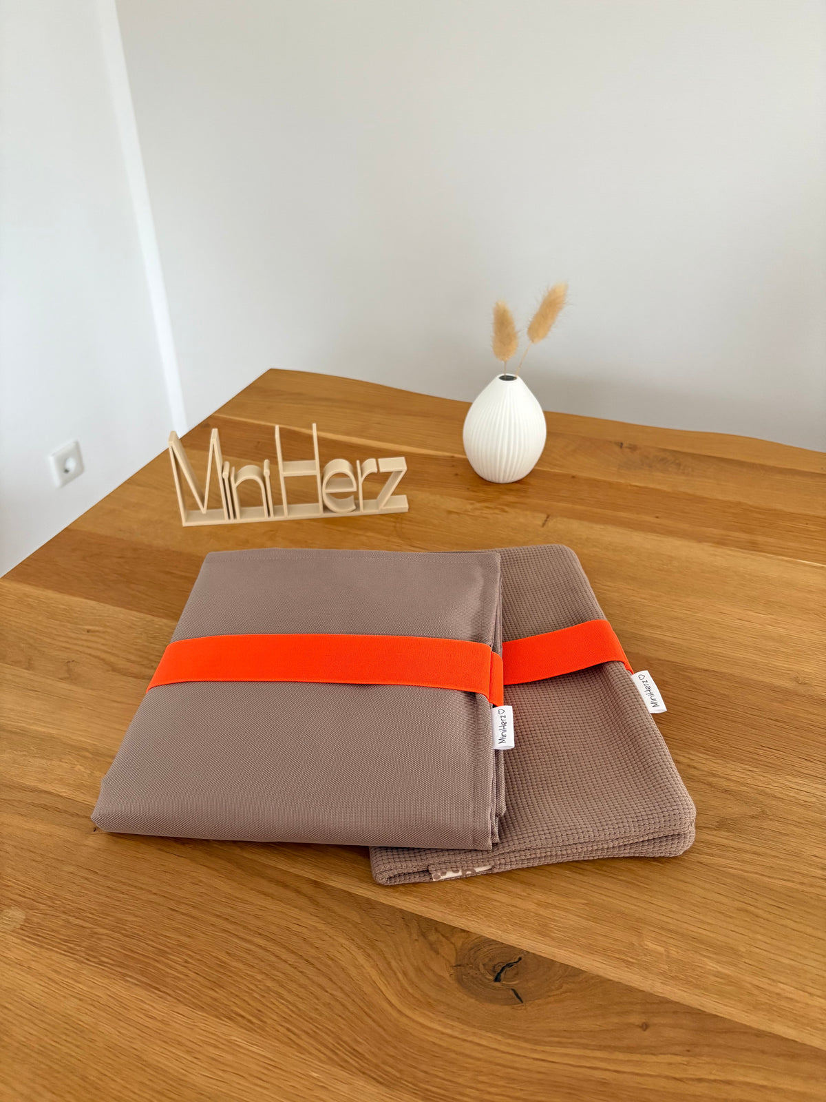 Mit Liebe gepackt - Set Windeltasche & Wickelunterlage Taupe | Neon-Orange