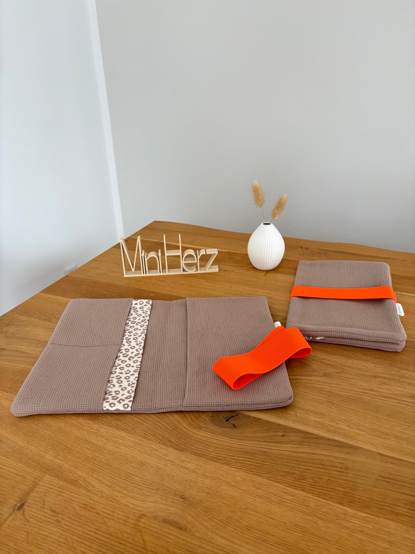Windeltasche Taupe | Leo Braun | Neonorange