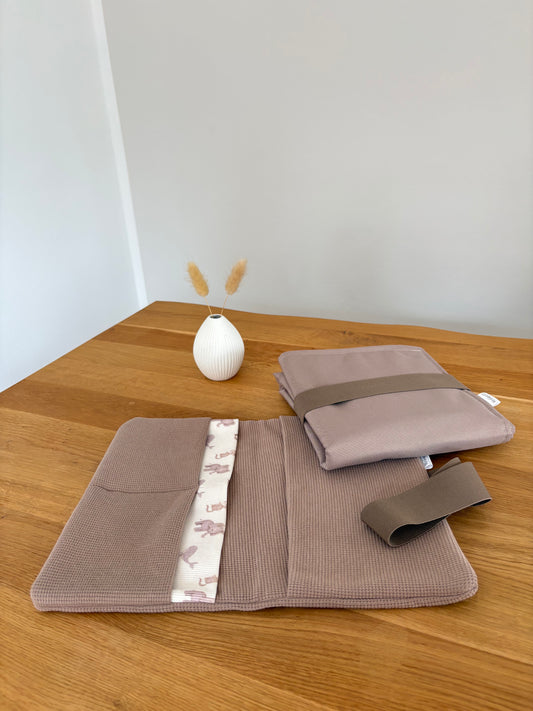Mit Liebe gepackt - Set Windeltasche & Wickelunterlage | Taupe | Tierkinder | Hellbraun
