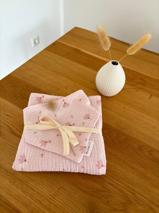 Mit Liebe gepackt - Set Spucktuch & Lätzchen | Blumen Rosa | ab Geburt