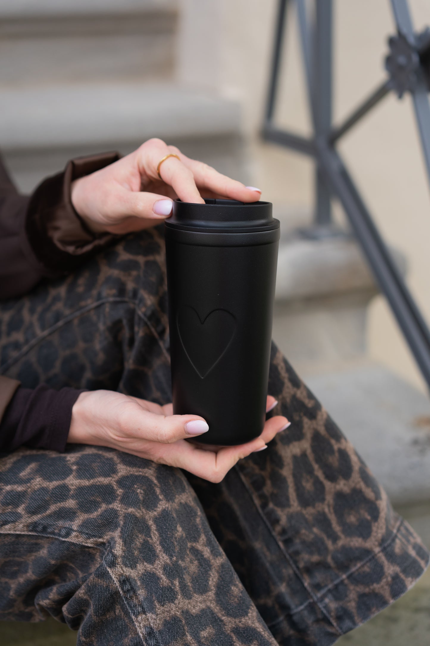 To go Becher Herz schwarz
