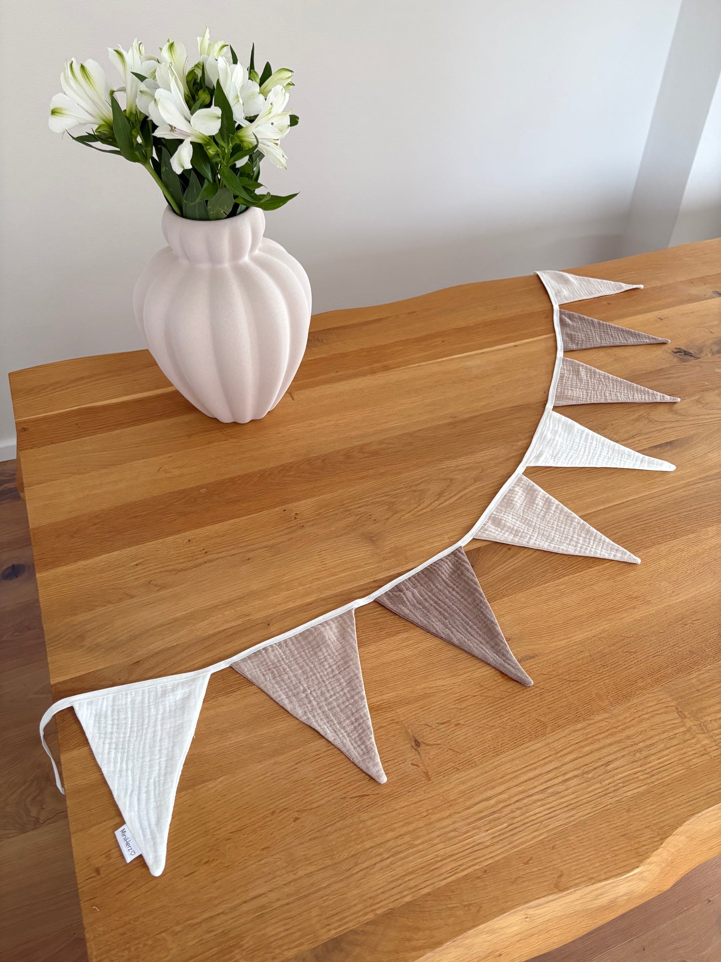 Musselin Wimpelkette | Kinderzimmer | Uni Beige