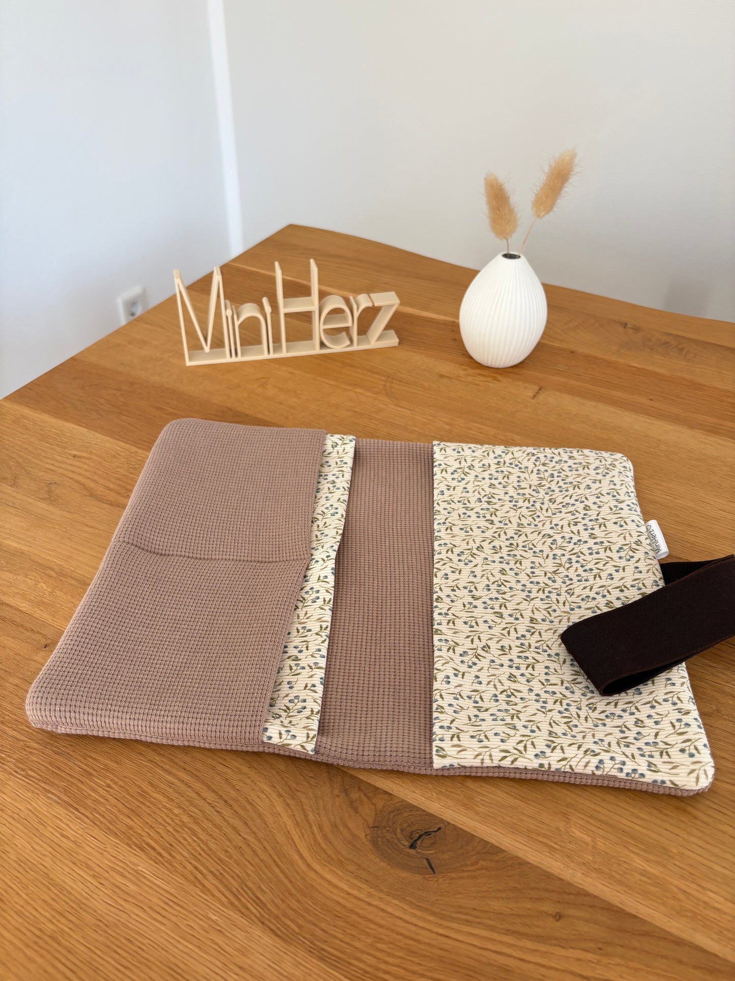 Windeltasche Taupe | Blumenwiese | Dunkelbraun
