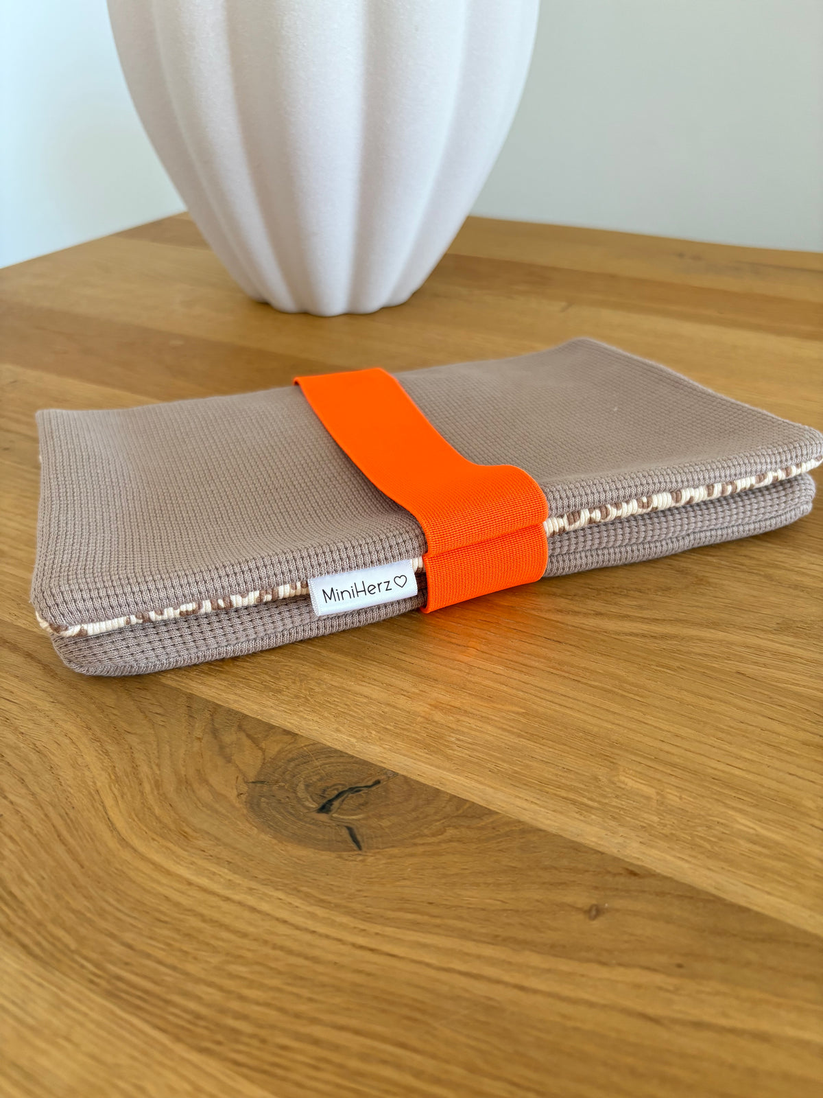 Windeltasche Taupe | Leo Braun | Neonorange