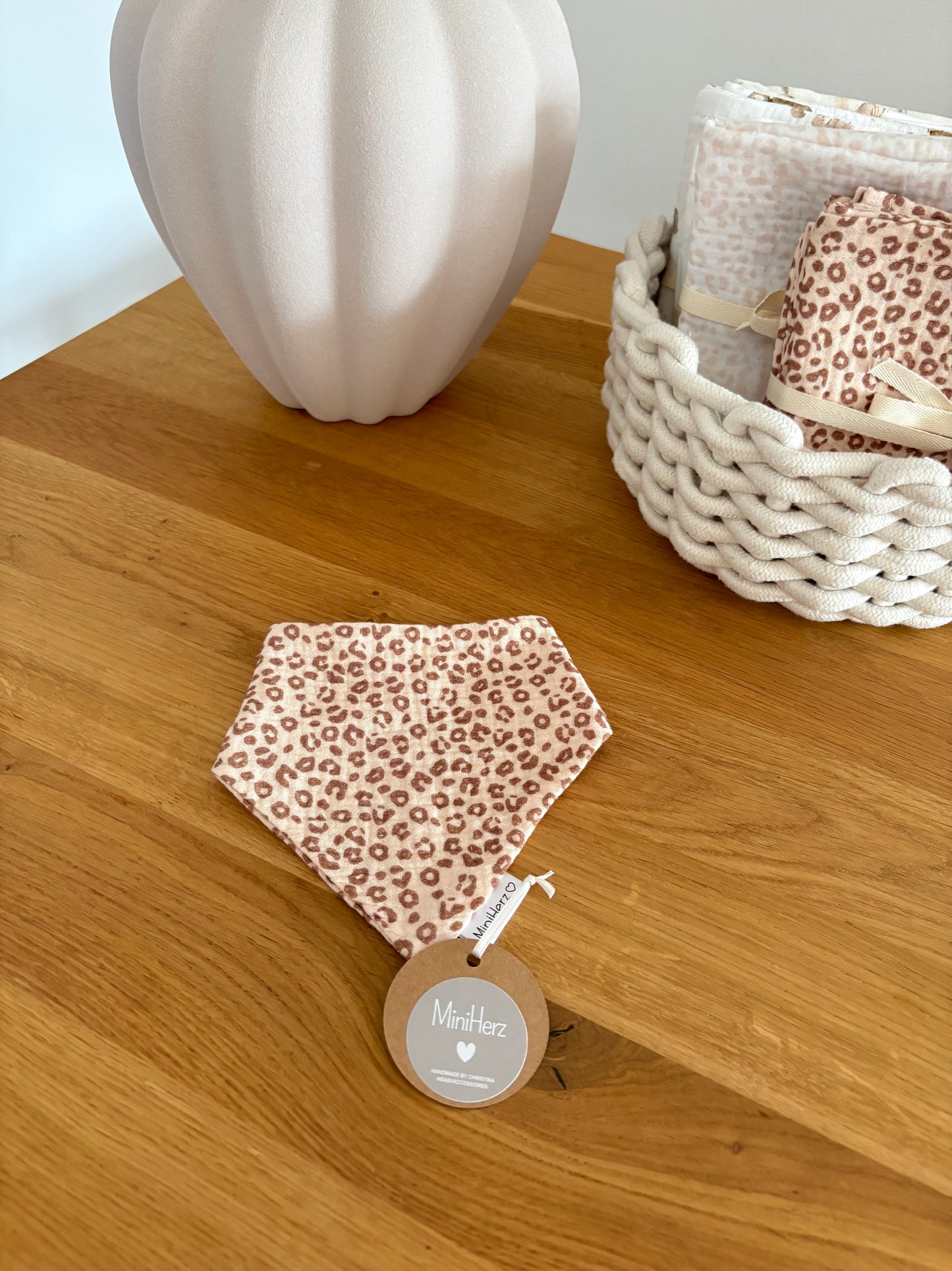 Baby Musselin Halstuch | Lätzchen 0-12 Monate | Druckknopf | Leo Braun