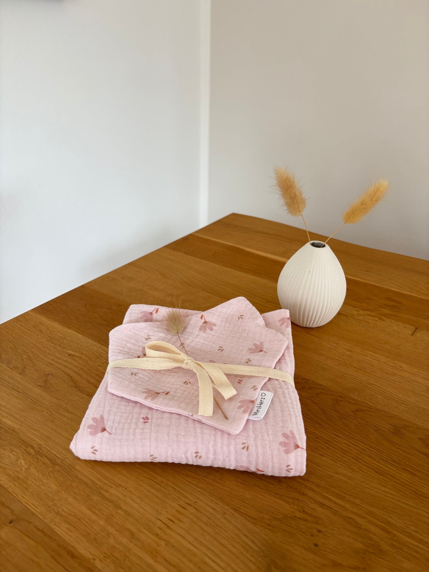 Mit Liebe gepackt - Set Spucktuch & Lätzchen | Blumen Rosa | ab Geburt