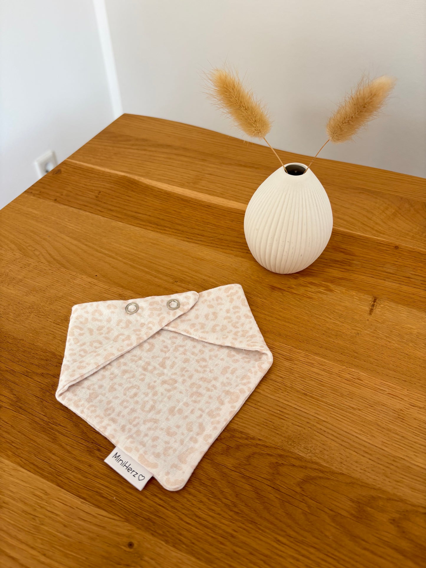 Baby Musselin Halstuch | Lätzchen 0-12 Monate | Druckknopf | Leo Beige