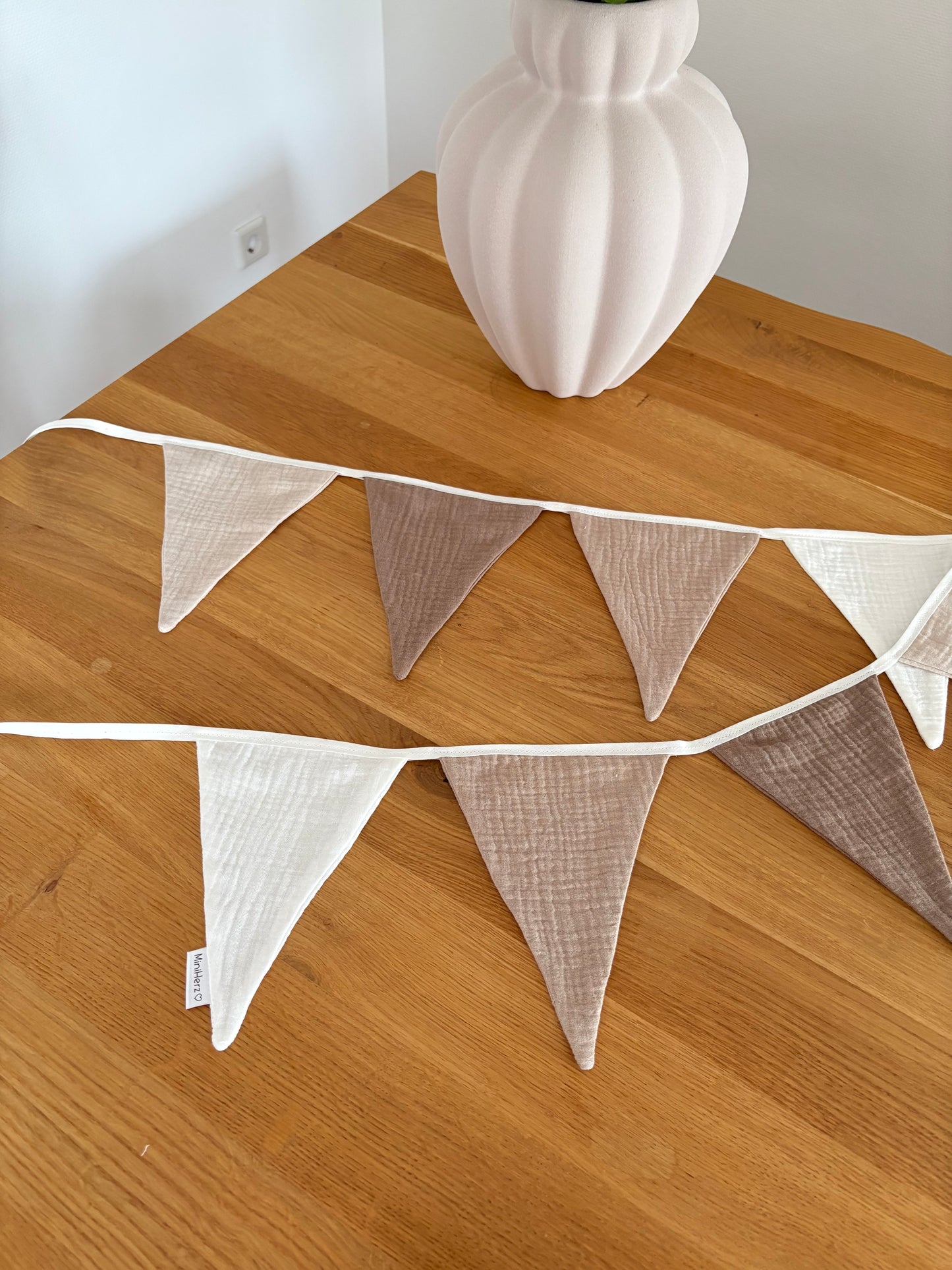 Musselin Wimpelkette | Kinderzimmer | Uni Beige