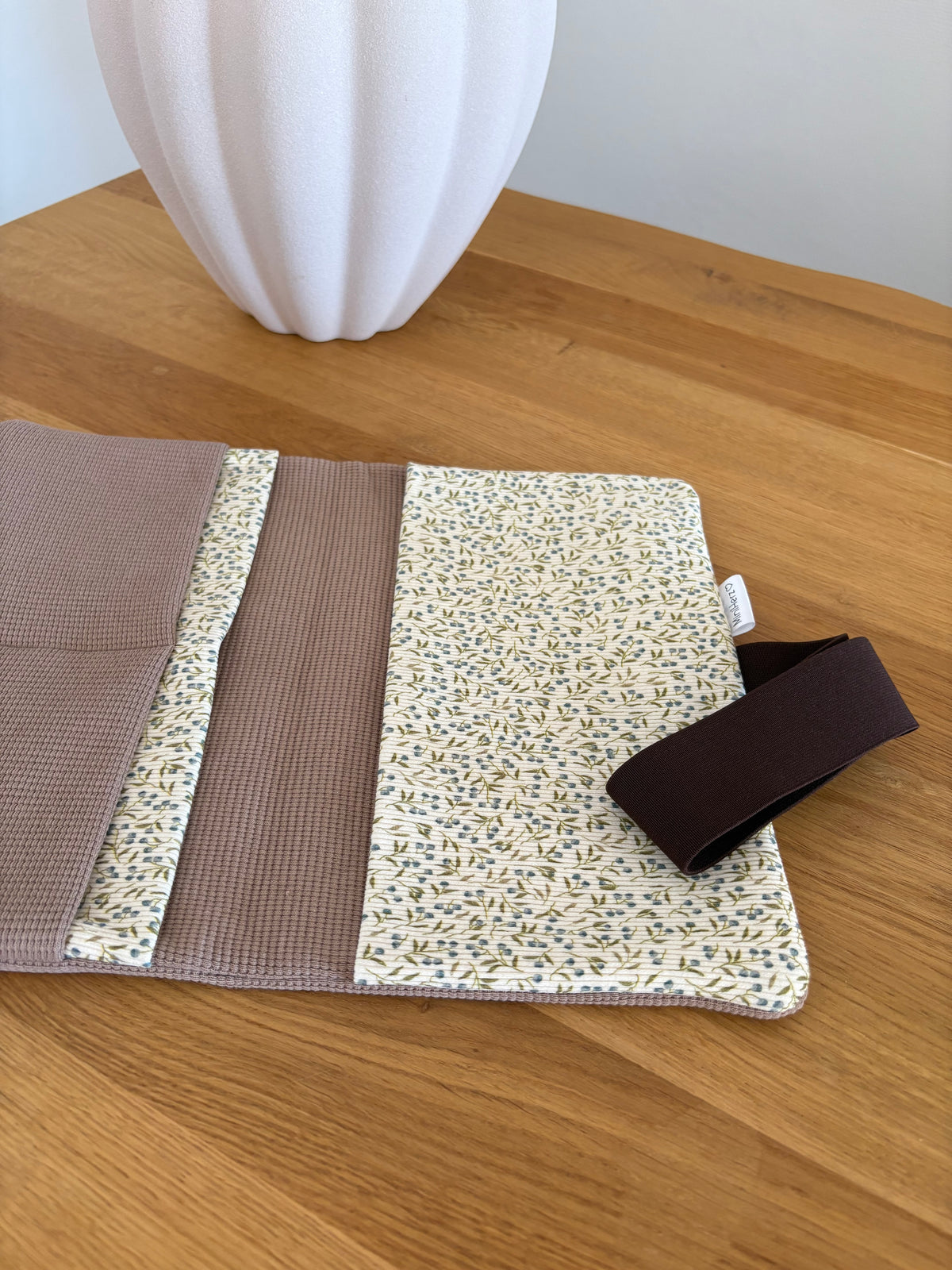 Windeltasche Taupe | Blumenwiese | Dunkelbraun