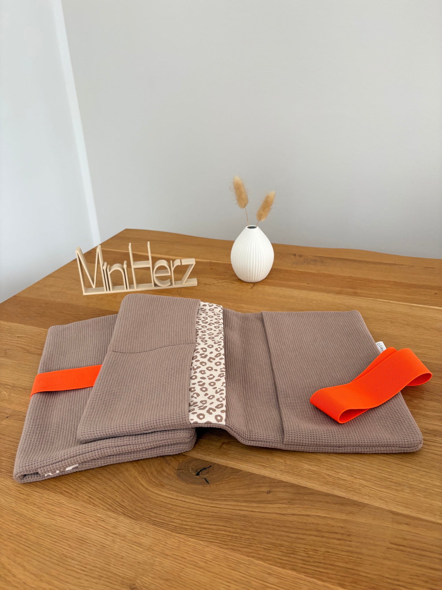 Windeltasche Taupe | Leo Braun | Neonorange