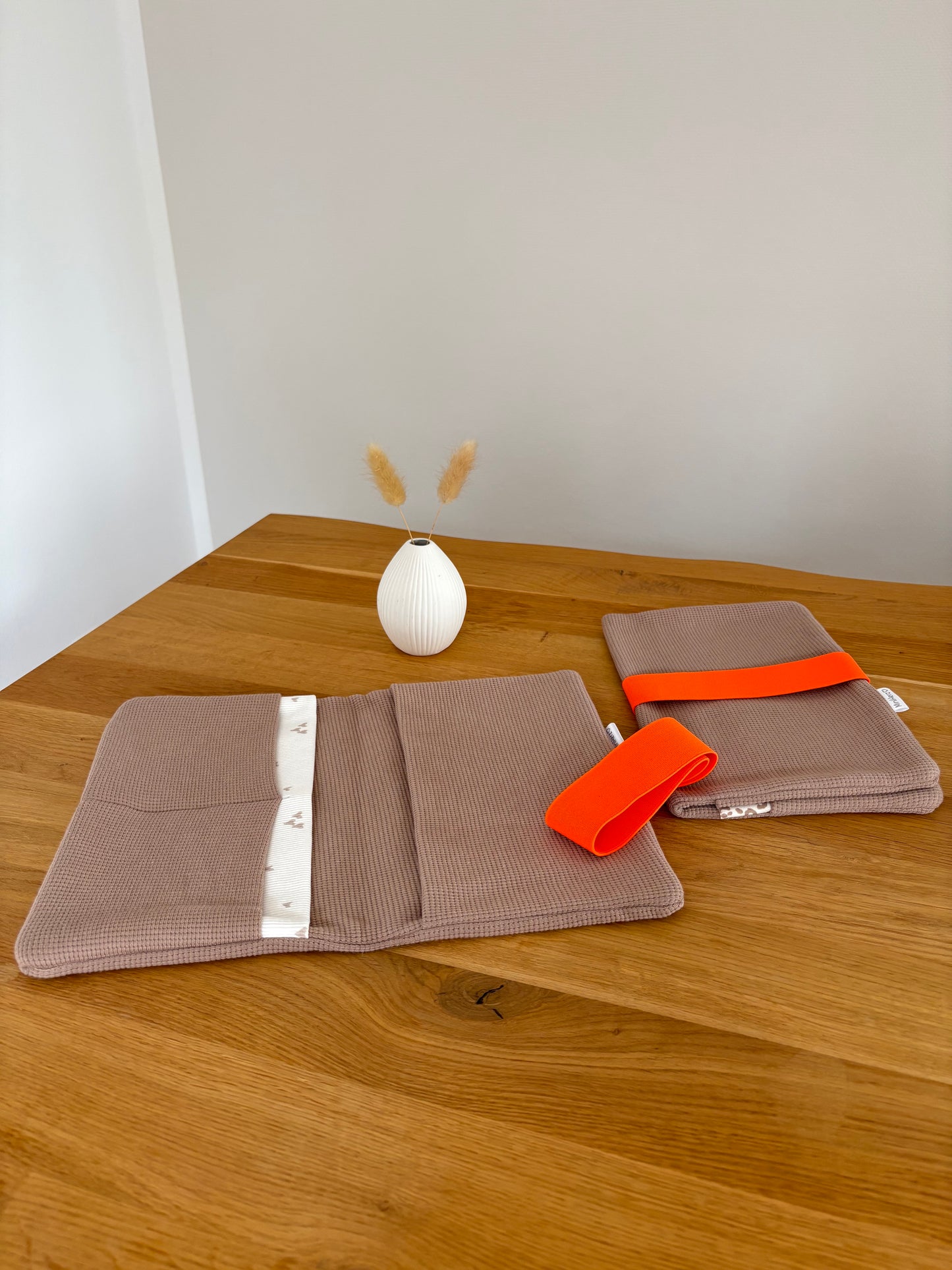 Windeltasche | Taupe | Herz einseitig | Neonorange