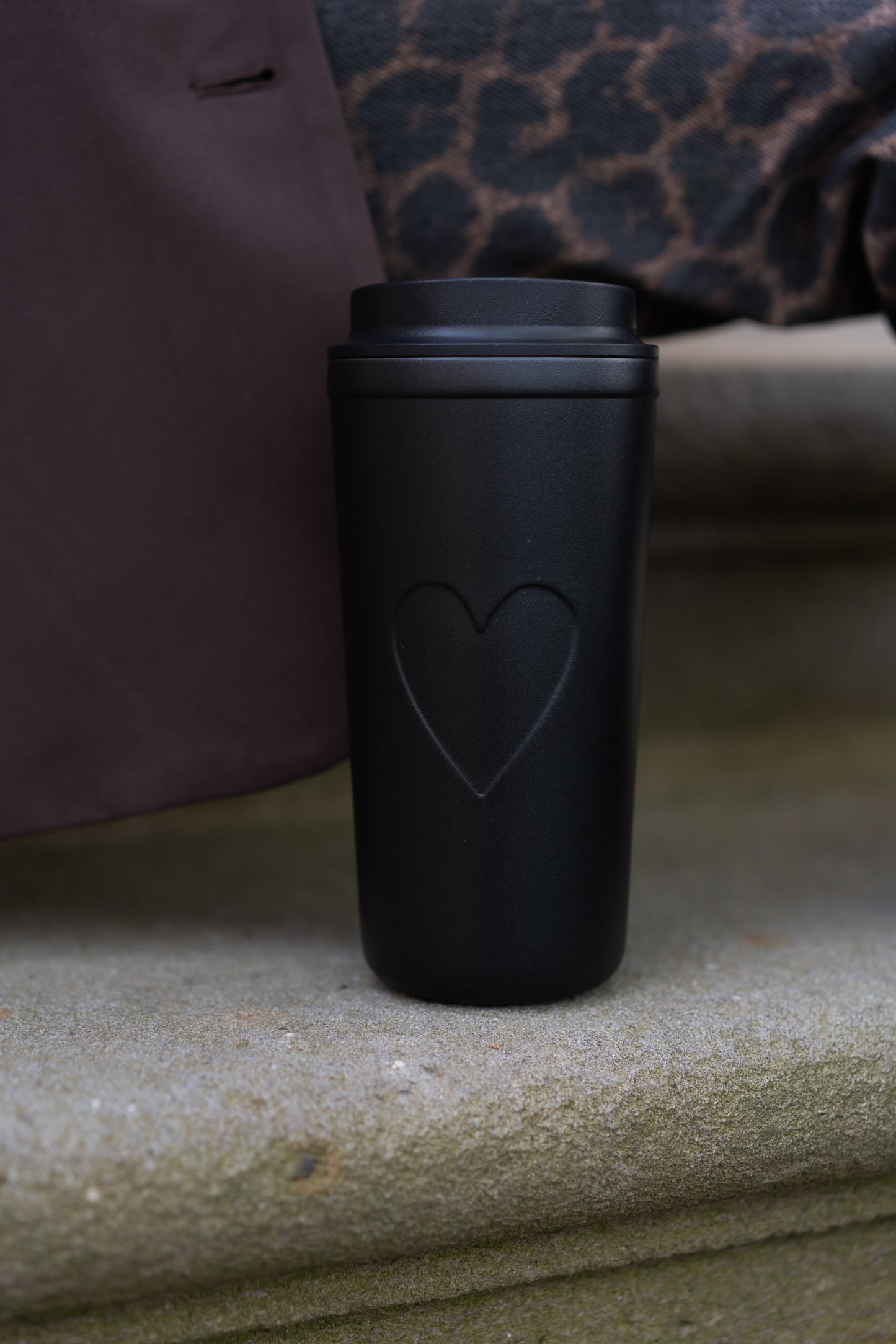 To go Becher Herz schwarz