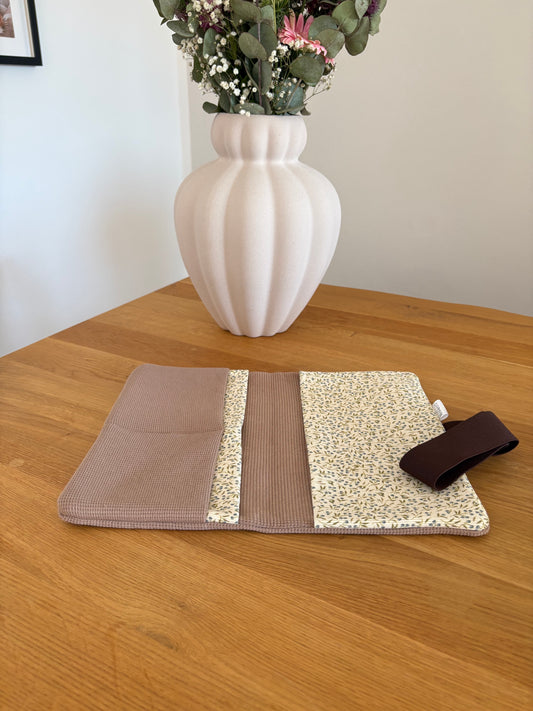 Windeltasche Taupe | Blumenwiese | Dunkelbraun