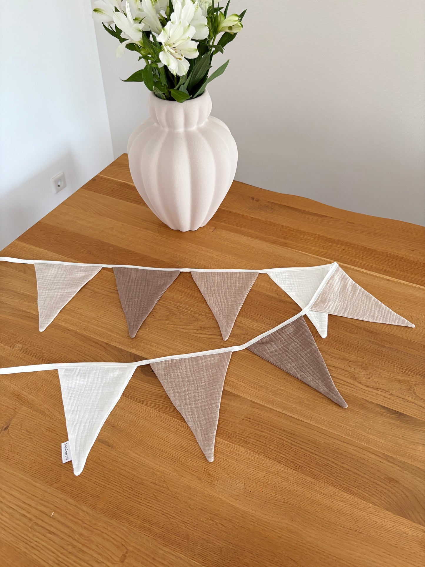 Musselin Wimpelkette | Kinderzimmer | Uni Beige