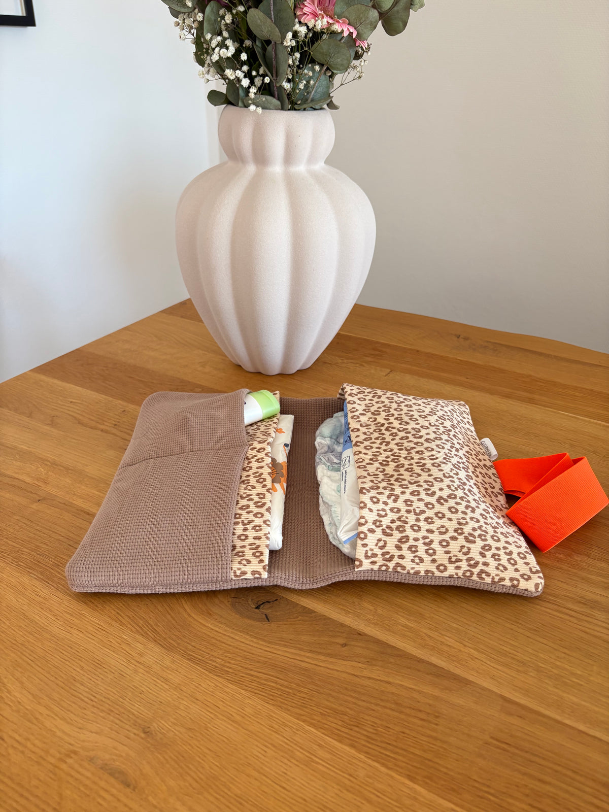 Windeltasche Taupe | Leo Braun | Neonorange