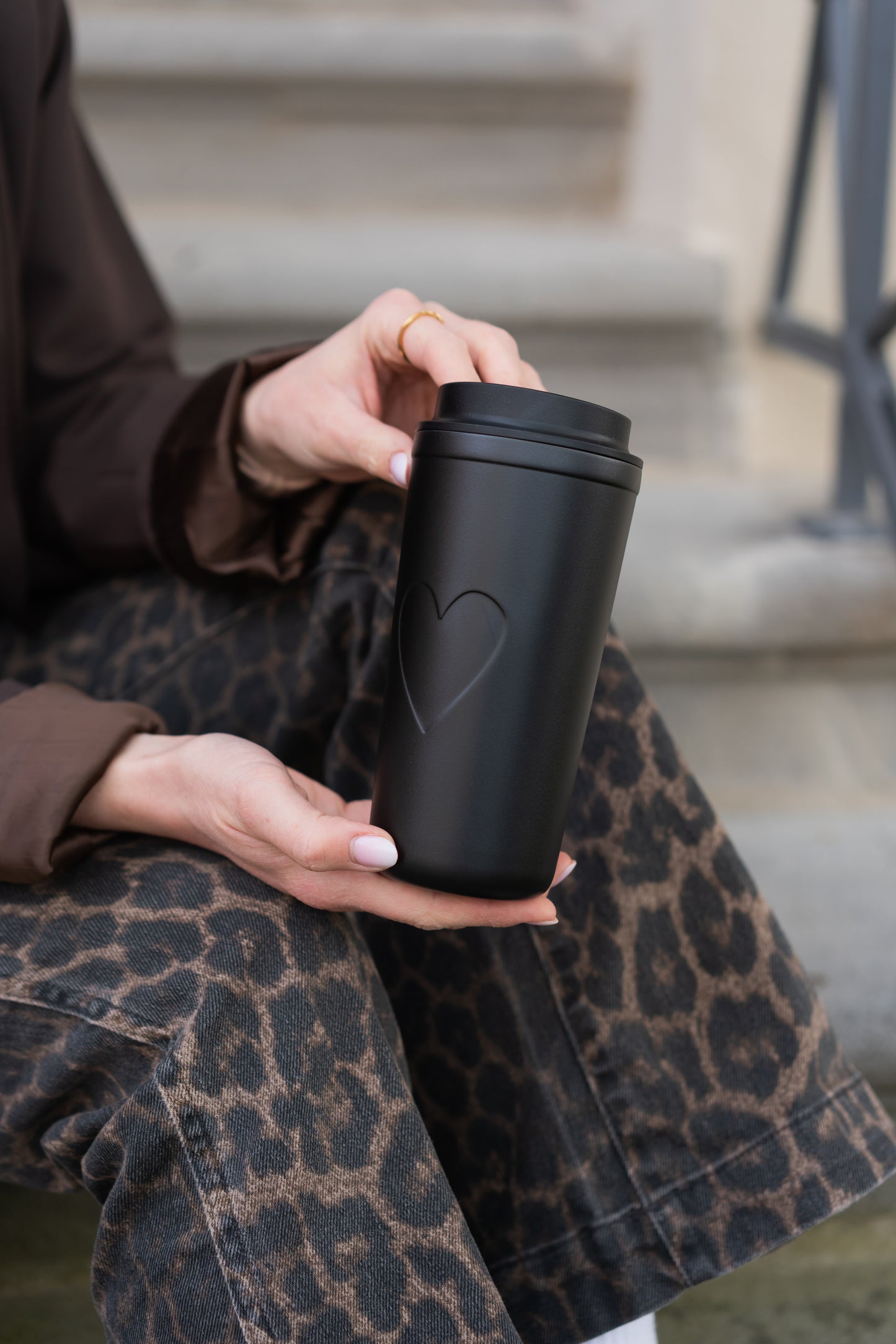 To go Becher Herz schwarz