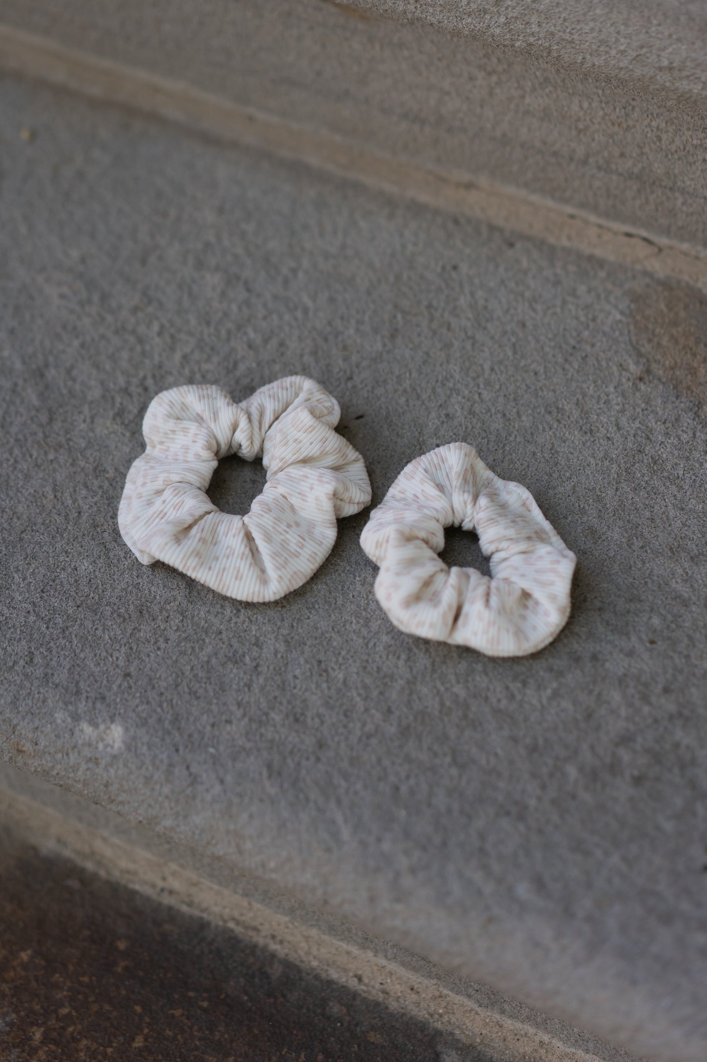 Scrunchie Leo Beige | Maxi & Mini