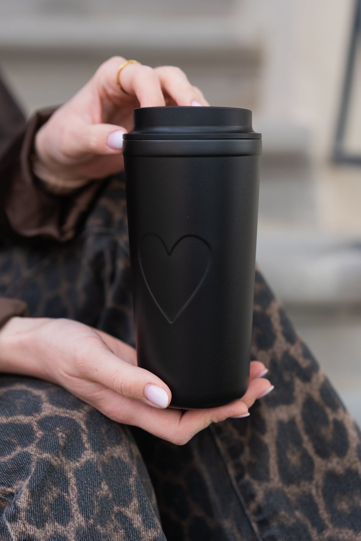 To go Becher Herz schwarz