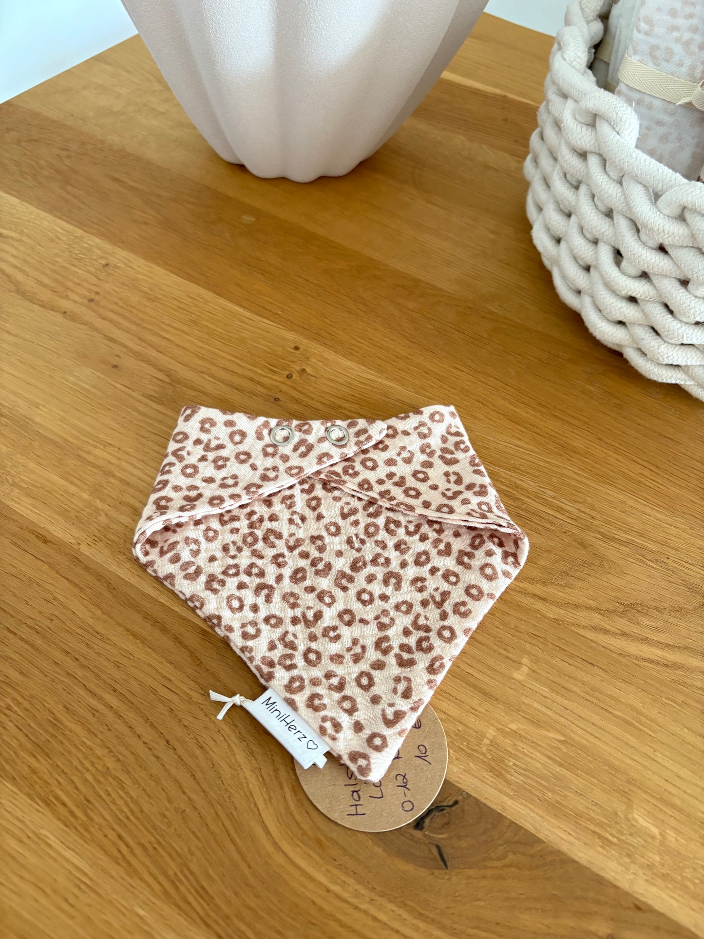 Baby Musselin Halstuch | Lätzchen 0-12 Monate | Druckknopf | Leo Braun