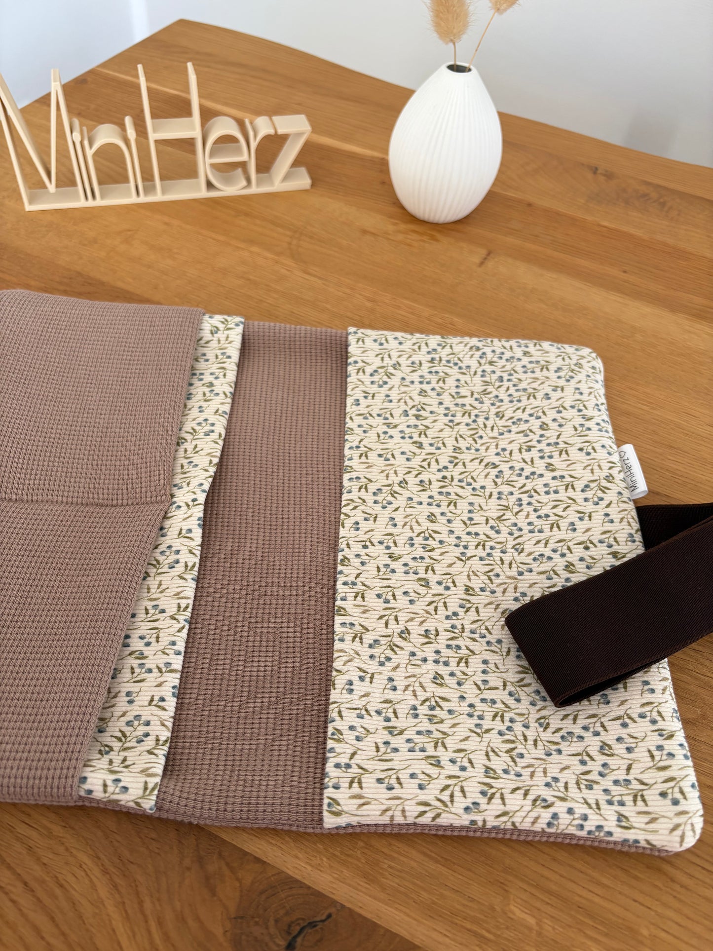 Windeltasche Taupe | Blumenwiese | Dunkelbraun