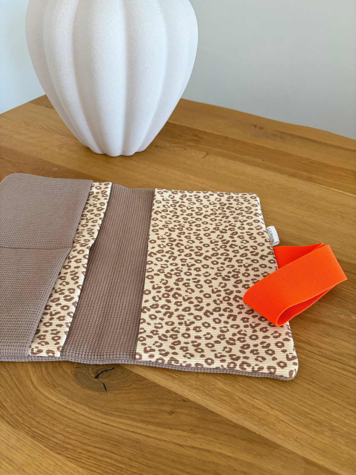 Windeltasche Taupe | Leo Braun | Neonorange